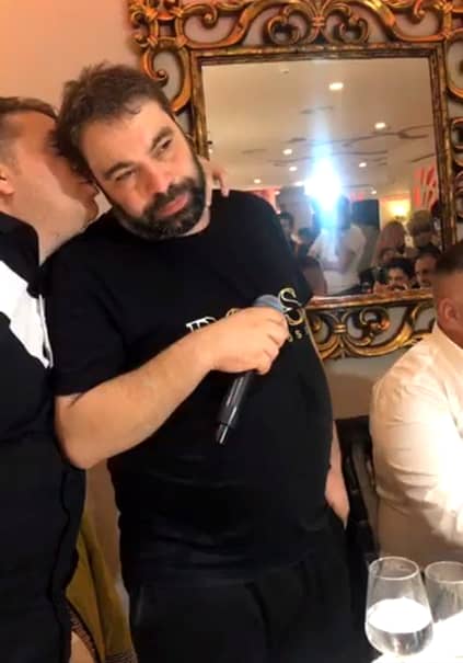 Florin Salam, VIDEO după ce a fost bătut în Italia! Ce face în timp ce cântă