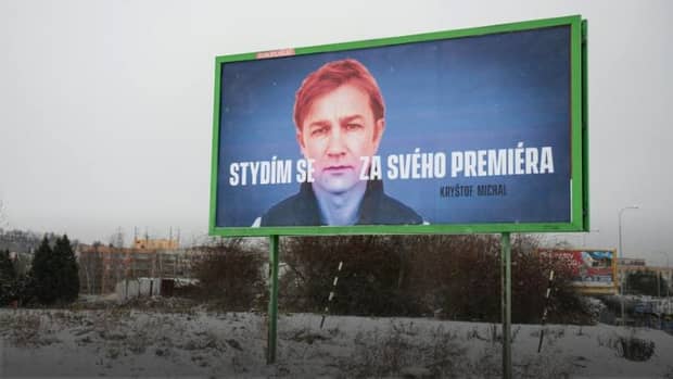 Campanie inedită în Cehia, împotriva premierului țării: „Mi-e rușine!” Cum s-au fotografiat cetățenii