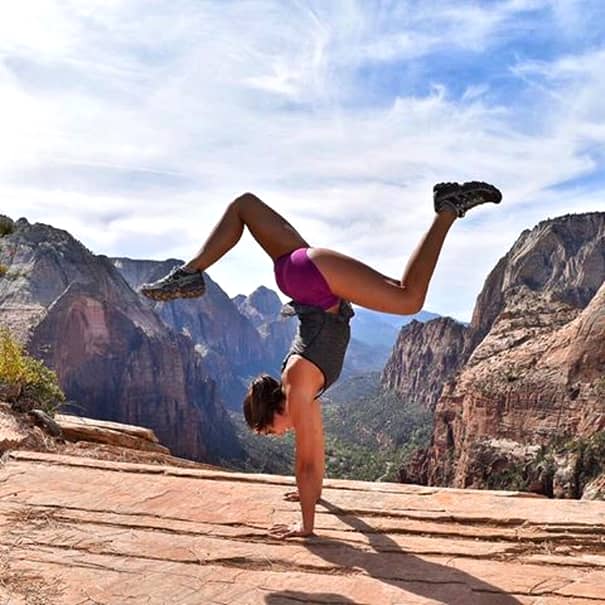 În plus de asta, frumoasa Rachel predă yoga în San Diego și a făcut o pasiune din adoptarea unui stil de viață activ și sănătos. 