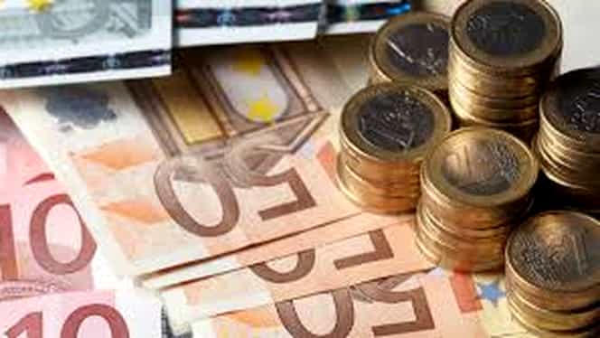 Leul s-a PRĂBUŞIT: Curs istoric pentru dolar şi euro!
