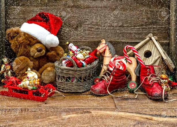 12 idei de cadouri de Moș Nicolae pentru copii, iubiți, părinți și bunici. De la dulciuri la bijuterii!
