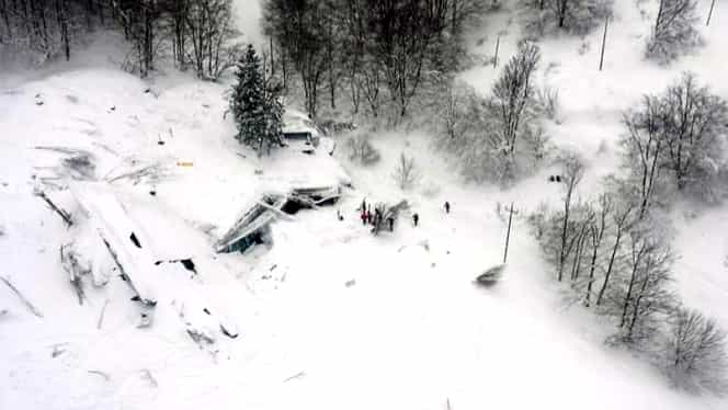 Avalanșă masivă la Bâlea Lac. Căsuțele din lemn ale comercianților au fost rupte