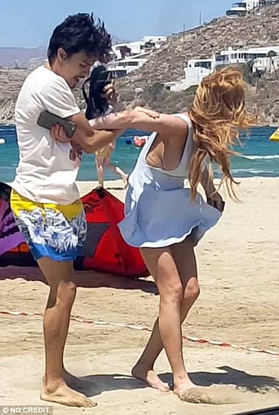 FOTO&VIDEO. Adevăratul motiv pentru care Lindsay Lohan a fost agresată de iubitul ei, pe plajă, a ieşit la iveală