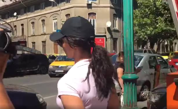 Jandarmerița bătută în Piața Victoriei a fost externată