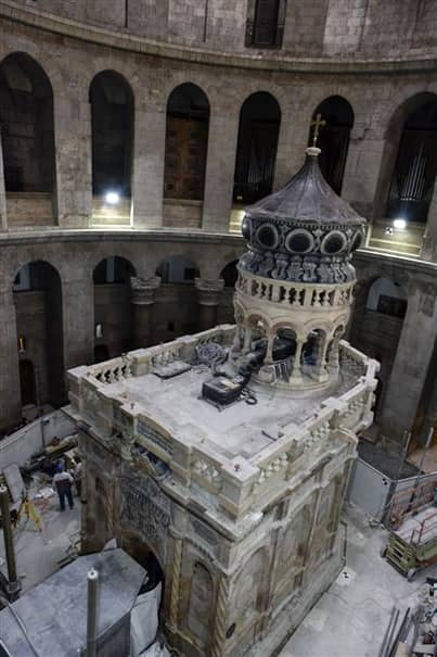 Sfântul Mormânt al lui Iisus Hristos a fost restaurat cu peste 3 milioane de euro. Primele imagini după lucrările care au durat nouă luni. GALERIE FOTO