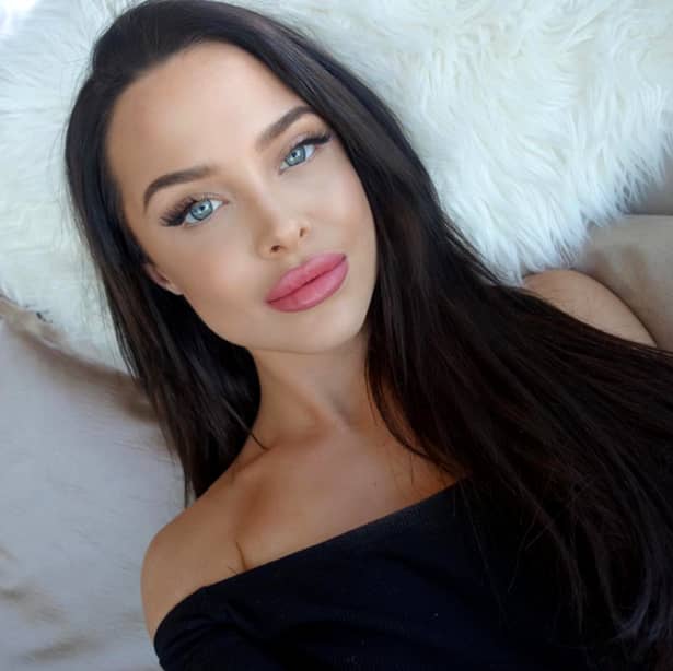Cum a ajuns MARA, la 21 de ani, să aibă peste 700.000 de fani pe Instagram! Cu ochii ei albaştri şi seducători, tânăra face ravagii! Când se uită la ea, oamenii rămân fascinaţi! „Nu se poate să fie adevărat!” GALERIE FOTO