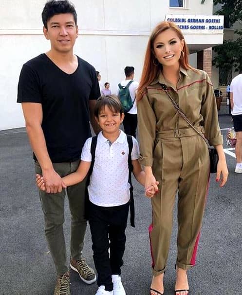 Elena Gheorghe cu soțul ei și Nicholas, băiețeulul acestora