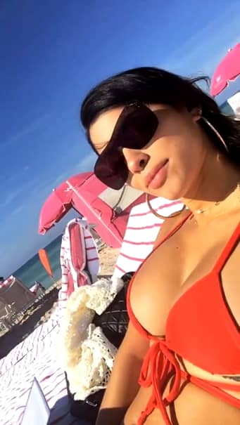 Imagini bombă în showbiz! Alexandra, într-o pereche de bikini minusculi pe o plajă din Miami!