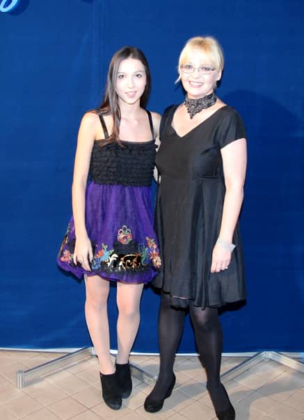 Emilia Popescu împreună cu fiica ei