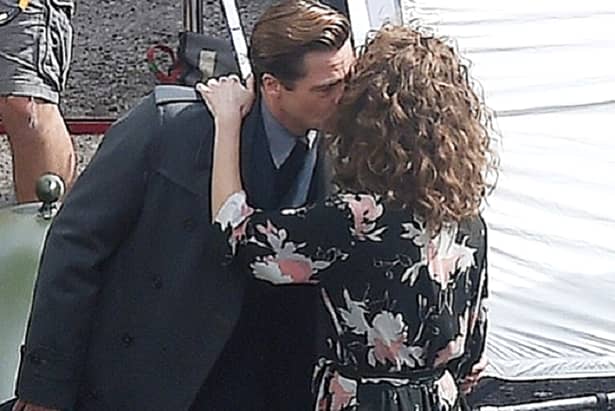 ”BRAD PITT şi ANGELINA JOLIE divorţează!” Actorul a fost surprins în timp ce se săruta cu o altă femeie