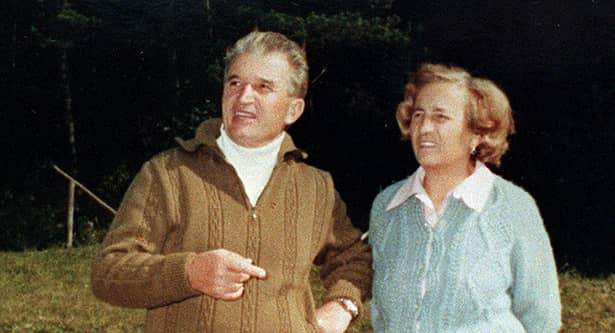 Nicolae Ceaușescu și soția lui, Elena, obicei ciudat după ce dădeau mâna cu oamenii! Nicolae și Elena Ceaușescu