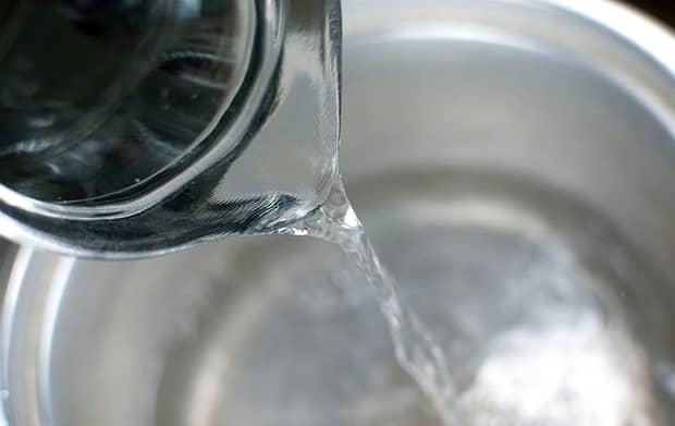 Cura de slăbire cu apă fiartă: cum slăbești 20 de kilograme în 21 de zile
