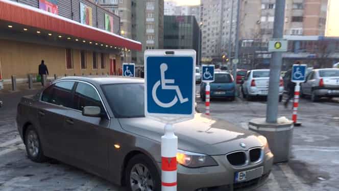 STRIGĂTOR LA CER! Acest bucureştean şi-a parcat BMW-ul pe 4 LOCURI destinate pesoanelor cu handicap! Dar să vezi cine e proprietarul maşinii!
