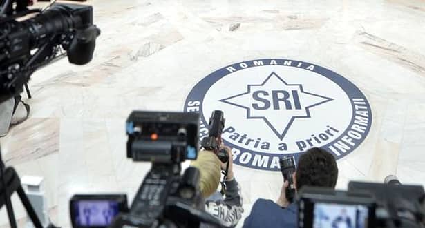 Logo-ul SRI! O angajată a Serviciului a căzut din maşină la parada organizată de 1 Decembrie, la Alba Iulia