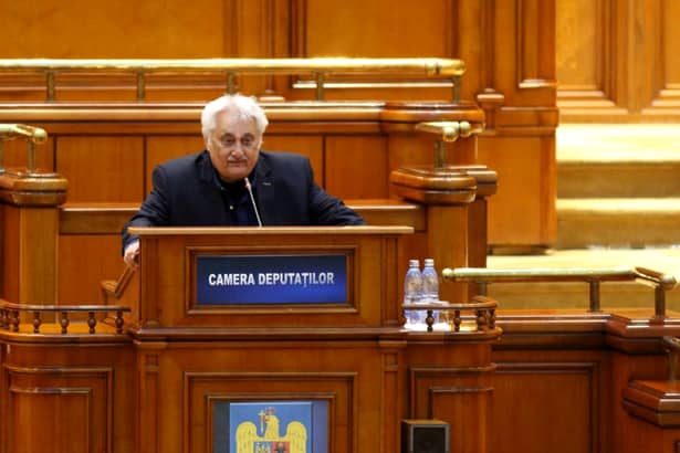 Nicolae Bacalbașa s-a strâmbat în Parlament, în timpul discursului unui liberal. VIDEO viral