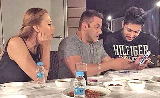 Iulia Vântur şi Salman Khan s-au căsătorit deja? Gestul care trădează totul