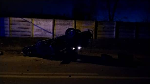 Accident grav, în Caracal! Un șofer de 22 de ani, în stare de ebrietate, s-a răsturnat cu mașina în care mai erau 4 persoane. VIDEO