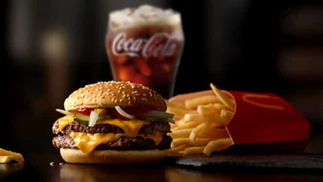Plângere împotriva McDonald’s Spania: O notă internă le cerea angajaţilor să nu servească români