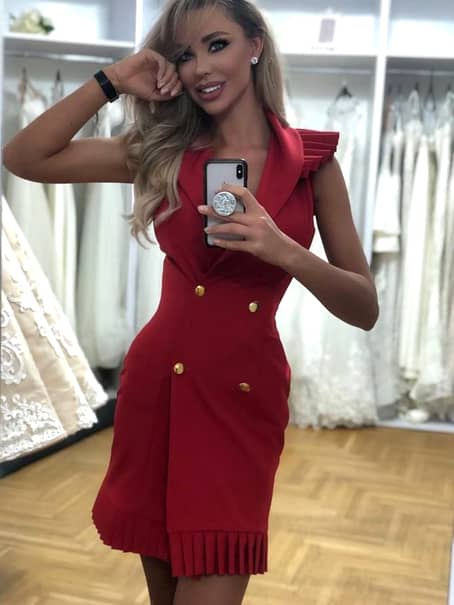 Câți bani a câștigat Bianca Drăgușanu din rochii în 2018!