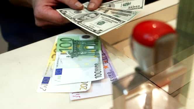 CURS BNR. Euro stagnează, dolarul scade