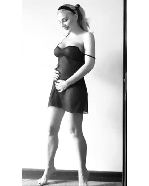 Adela Tecuceanu, fostă concurentă ”Bravo, ai stil” este însărcinată. Ce sex are bebelușul