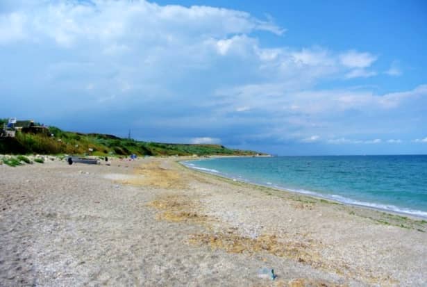 Plaja sălbatică de pe Litoralul românesc, cu apă turcoaz
