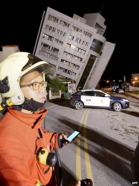 Foto. Cutremur puternic în Taiwan soldat cu patru morţi, 225 de răniţi şi 145 de persoane date dispărute