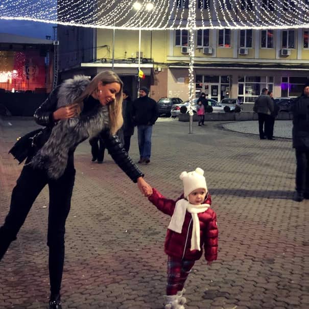 Bianca Drăgușanu a încins spiritele de Crăciun! Cum s-a pozat fosta soție a lui Victor Slav