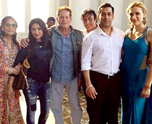 ANUNŢUL BOMBĂ făcut de Salman Khan despre nunta cu Iulia Vântur! Familia lui e terorizată şi s-a hotărât, în premieră, să spună tot adevărul!