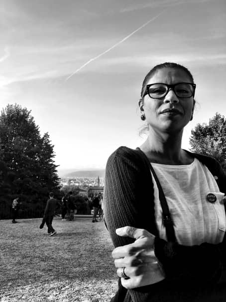 Laura Andreșan, într-o ipostază recentă, purtând ochelari