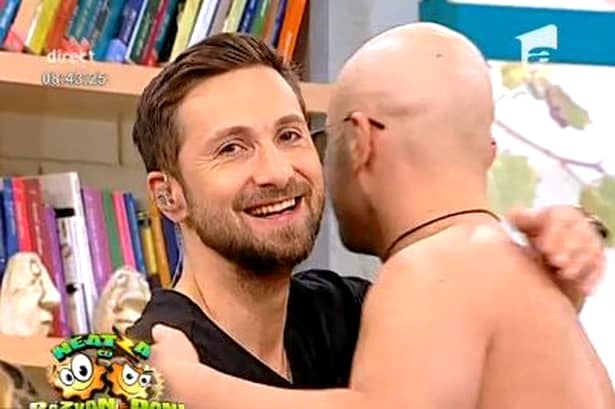 GALERIE FOTO&VIDEO.Mihai Bendeac, sărut incendiar cu Răzvan la „Neaţa”. Toată lumea a rămas mască