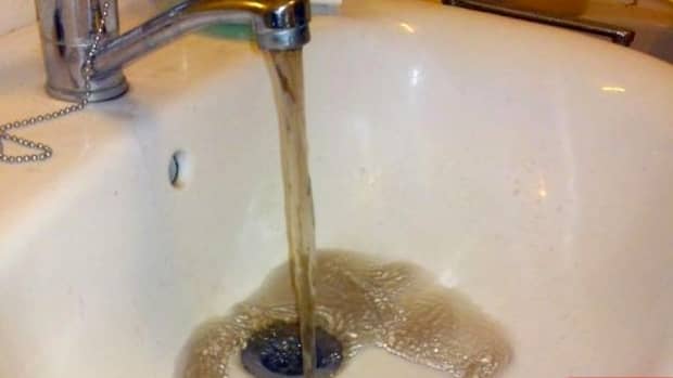 DSP a interzis folosirea apei pentru băut, gătit și spălat, după avaria din Ploiești. Reacţia Apa Nova