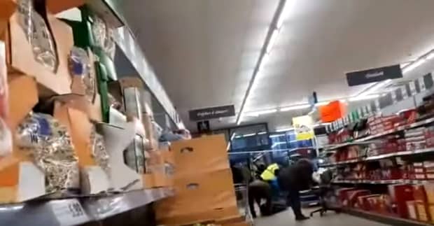 Bărbat mort într-un magazin din Timișoara! Ceilalți clienți au continuat cumpărăturile. Video