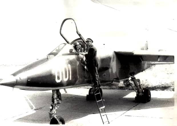 A murit colonelul de aviație Gheorghe Stănică, primul pilot care a zburat cu IAR-93