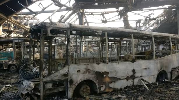 Dezastru în Tulcea! Un incendiu puternic a mistuit 15 autobuze ale municipalităţii!