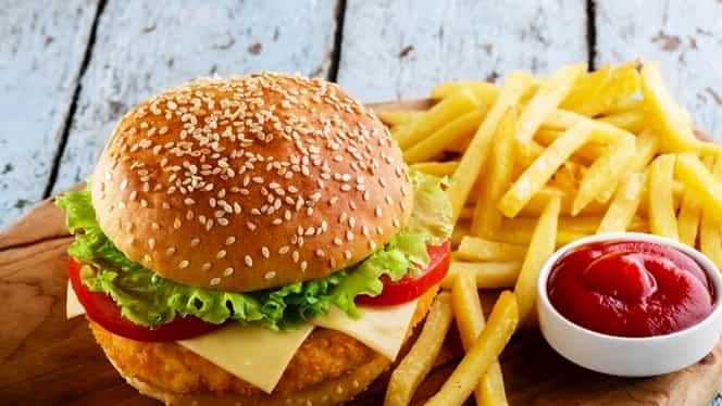 Un copil de 10 ani a murit după ce a mâncat la fast food
