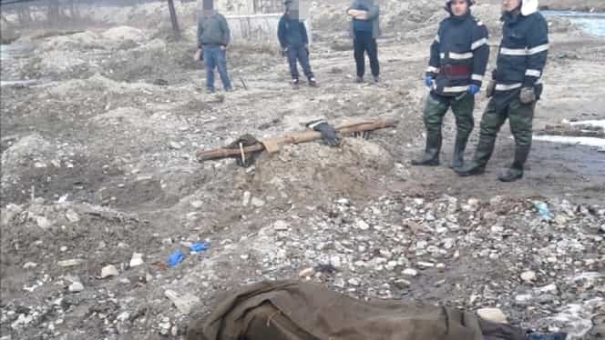 Descoperire macabră făcută în Argeș: cadavrul unui bărbat de 44 de ani, găsit în albia unui râu