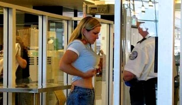 Ai fost vreodatã controlat la aeroport şi te-ai simţit jenant?
