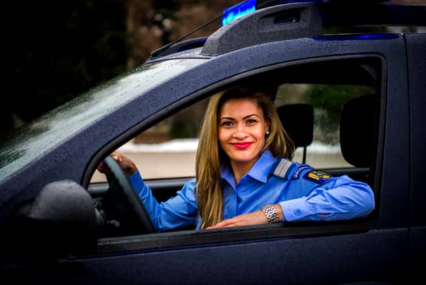 Ministerul de Interne alege CEA MAI FRUMOASĂ poliţistă româncă! Galerie FOTO