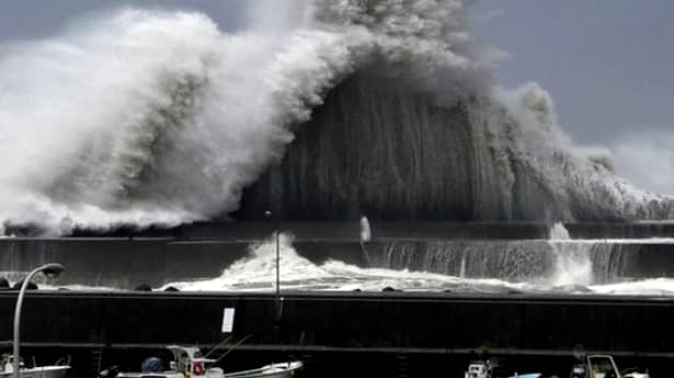 Un super taifun lovește Japonia! Taifun