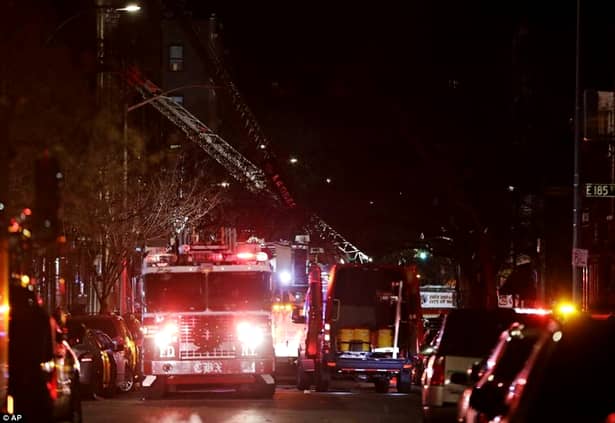 Incendiu grav în New York. Cel puţin 12 persoane, între care şi un copil de un an, au murit