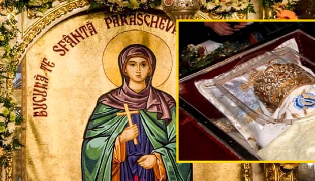Cum arată acum moaștele Sfintei Parascheva, la 900 ani de la moartea ei. Oamenii s-au luptat să le păstreze intacte în raclă. FOTO