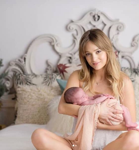 Sora Deliei, gravidă și cu sânii la vedere! Imaginile sexy cu Oana și burtica