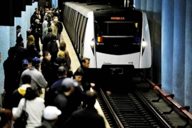 O nouă tentativă de sinucidere la metrou! Circulația la stația Lujerului a fost oprită! Care e starea sinucigașului