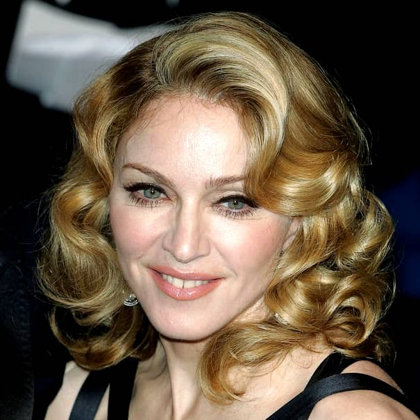 Madonna pozează în lenjerie transparentă la cei 60 de ani