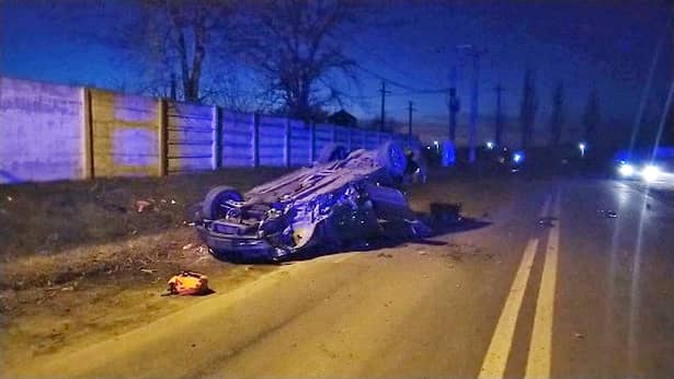Accident grav, în Caracal! Un șofer de 22 de ani, în stare de ebrietate, s-a răsturnat cu mașina în care mai erau 4 persoane