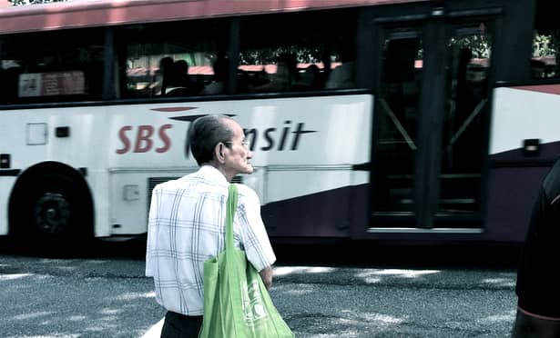 STB, condiții pentru însoțitorii pensionarilor care circulă gratuit cu transportul public