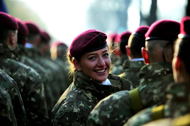 parada 1 decembrie bucuresti cele mai frumaose femei in uniforma