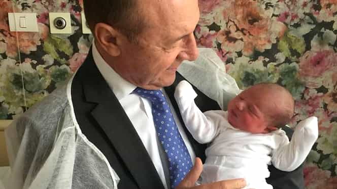 Fiica Elenei Băsescu a împlinit o lună! Ce cadou a primit de la mama ei!