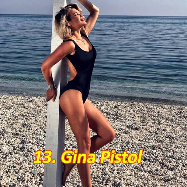 TOP 20 vedete din România care au apărut la plajă în costume de baie minuscule